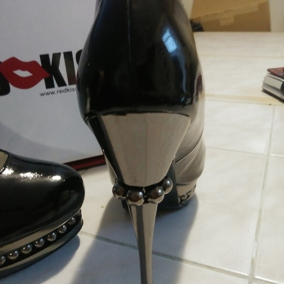 Black pearl platform heels by Red Kiss - Picture 5 of 6